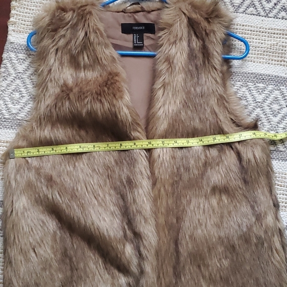 Faux fur vest - Picture 6 of 6